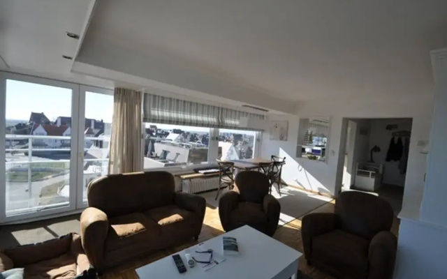 Apartment in Duinbergen With Sea Views