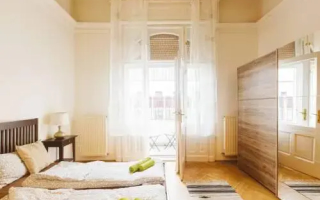 Living Budapest Apartment - Régi Posta Utca