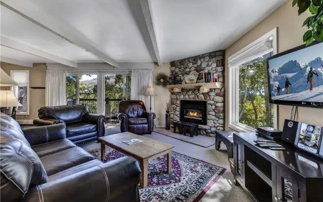 Woodbridge 19C - 2 Bedrooms Condo