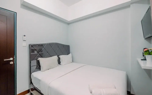 Comfort 1Br At Royal Heights Apartment