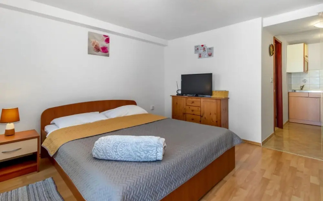 Beautiful Apartment in Jadranovo With Wifi