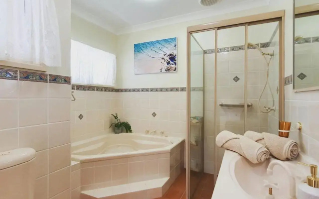 Pelican Beach House 2 Macleay Street