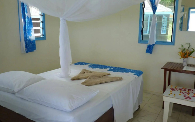 Litia Sini Beach Fales