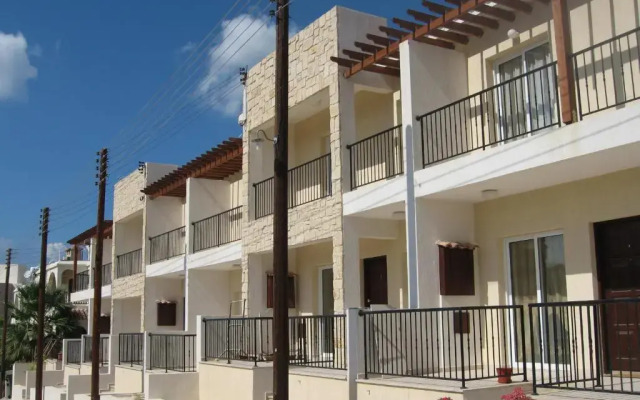 Townhouse Luck in Polis