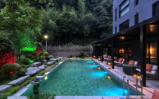 LUNE ROAM Hiking & Rustic Luxury Hotel (Floating Valley Branch)
