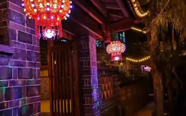 Songlin Qingxue Homestay (Furongzhen Scenic Area Entrance Shop)