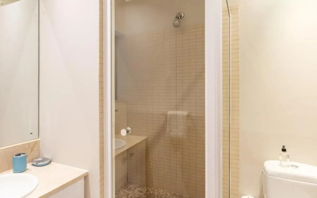 Studio close to CTICC w Fast WIFI & Secure Parking