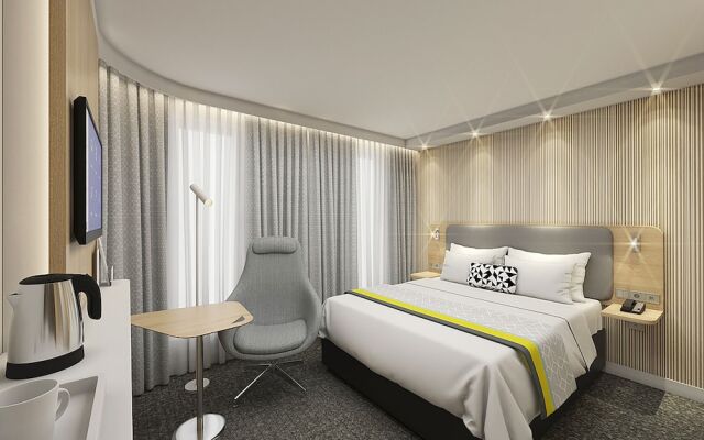 Holiday Inn Express Warsaw - The HUB 1