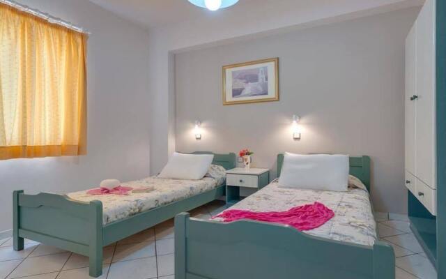 Апартаменты Athena Apartments комната для гостей