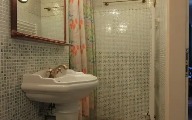 1 Bed Flat - Sleeps 3 - Courtyard - Wifi