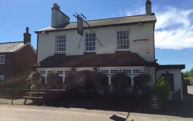Red Lion Breachwood Green, Rm3