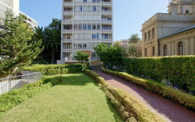 437 St Martini Gardens Apartments