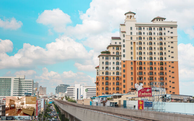 Апартаменты Baan Montida Serviced Apartment Бангкок вид на фасад