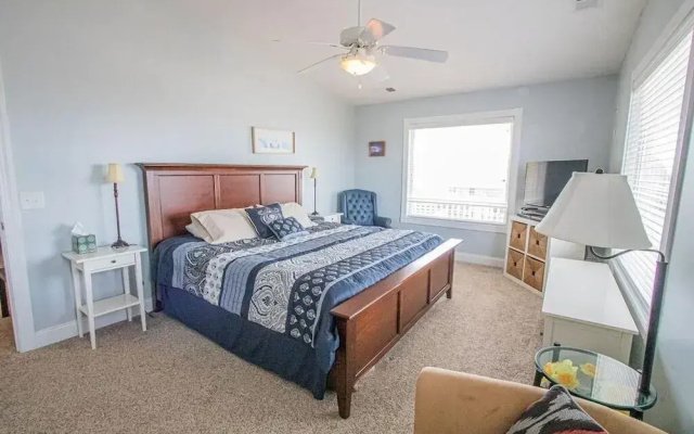 Sun Kissed 5 Bedroom Home by RedAwning