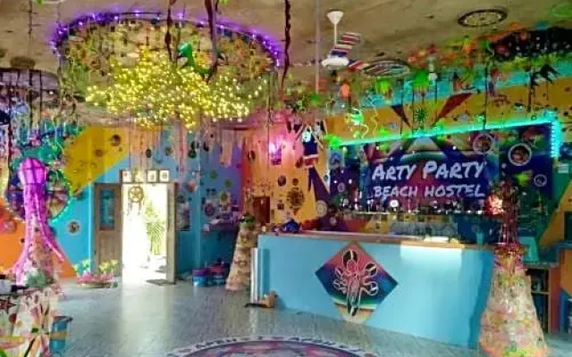 Arty Party Beach Hostel Dorm Room 5pax