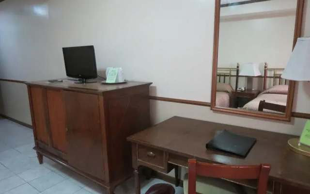 Garden Plaza Hotel and Suites