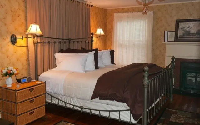 Hummingbird Inn