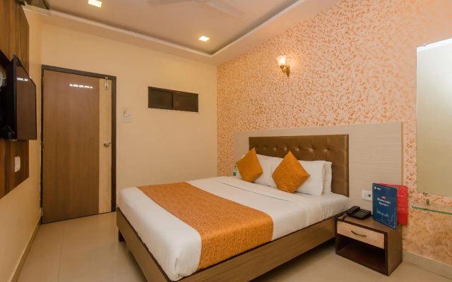 OYO 8678 Hotel Golden Nest