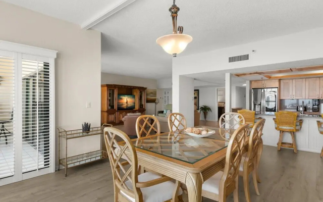 Reflections on the Gulf by Distinctive Beach Rentals
