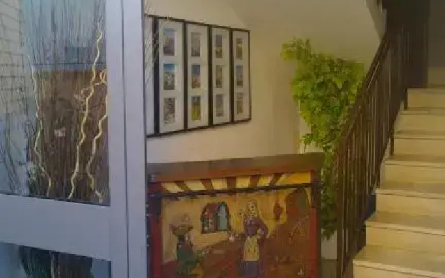 Almi Rooms