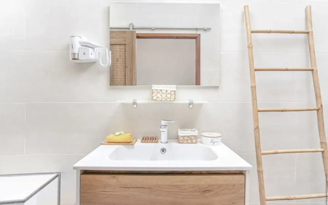Foyal Suites