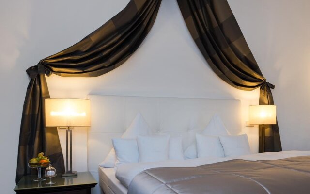 Отель Romantik Burghotel Schwarzenstein Гайзенхайм комната для гостей
