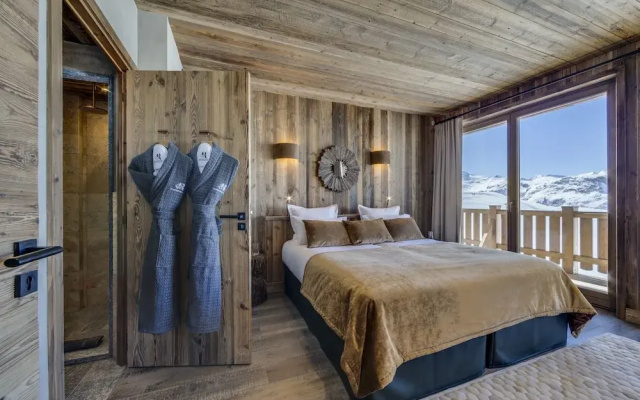 Luxury 8 bedrooms apartment, 380 sq.m. at 2551m. altitude