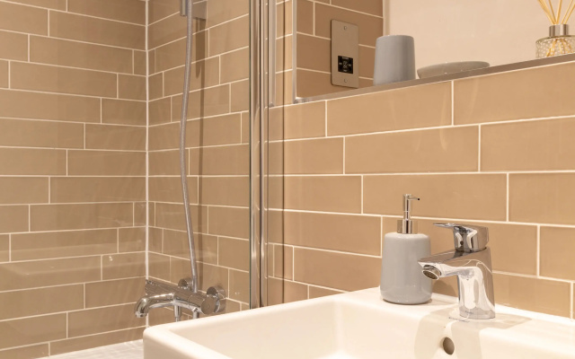 Chic Interior Designed Apartment -NEC/BHX/Solihull