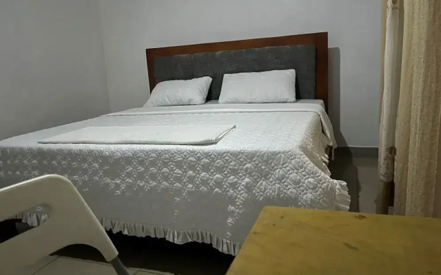 House - Sleeps 8 - Parking - Garden