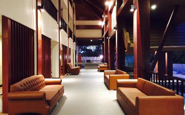 Отель Les Palm Phuket Beach Resort And Spa интерьер отеля
