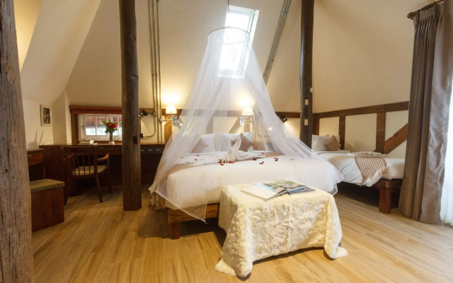 Le Charcoa Hotel