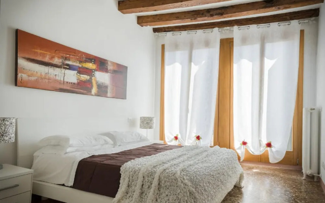 Accademia Charm 4 by Wonderful Italy