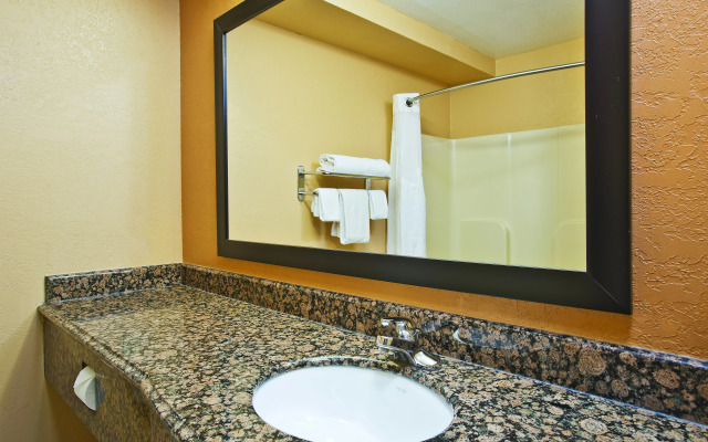 Holiday Inn Express Hotel & Suites Wabash by IHG