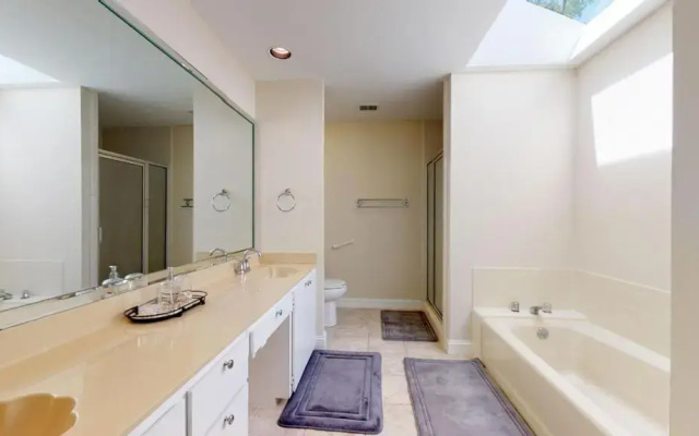 32 Heath Dr