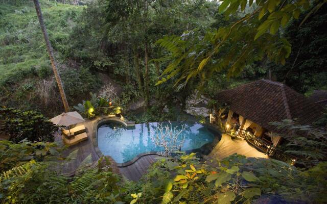 Отель Svarga Loka Resort