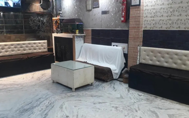 Fabhotel Sarwan