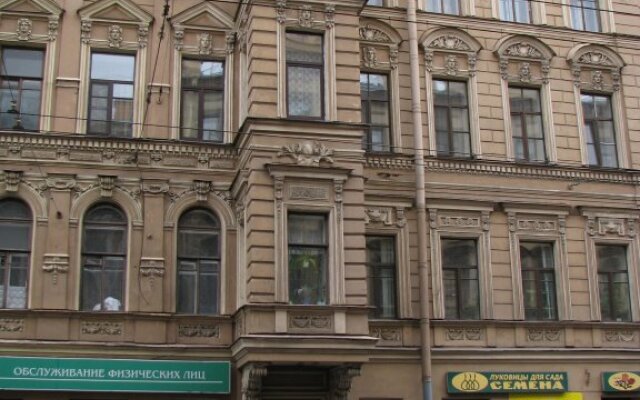 Гостиница Атмосфера на Большом Санкт-Петербург вид на фасад