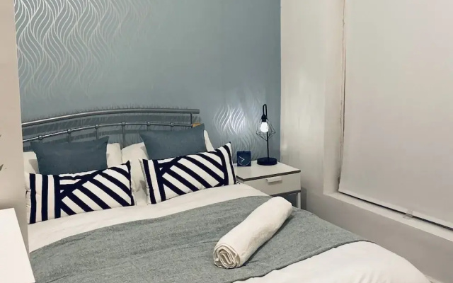 Large 4 Bedroom Home - City Centre