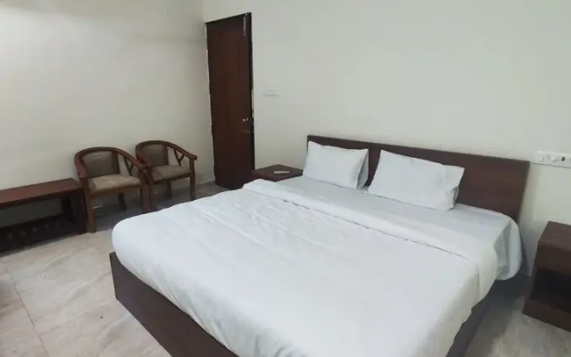 Stayz Inn near Marina Beach
