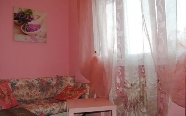 Pink House Kiara