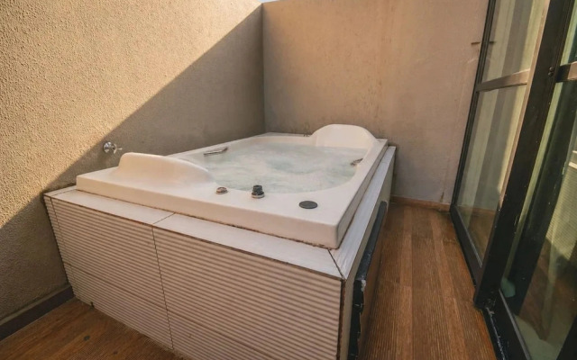 Studio c Hidro Privativa e Piscina a 500m da Praia