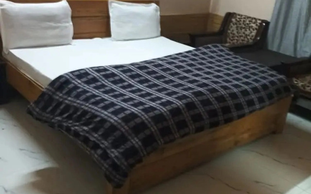 Kiran Homestay Naukuchia Tal Rd