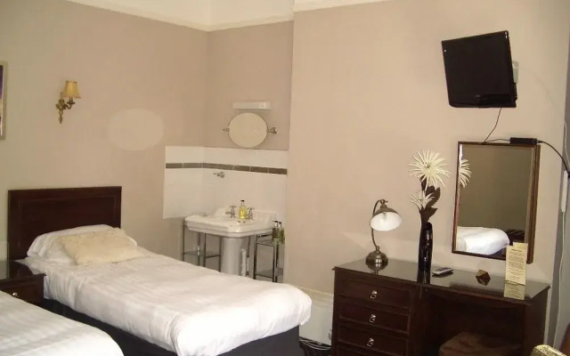 Wood Lodge Hotel