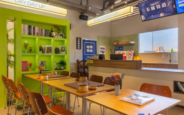 Lvxiaoer Youth Hotel (Hangzhou Jindi Plaza Jinjiadu Subway Station Branch)