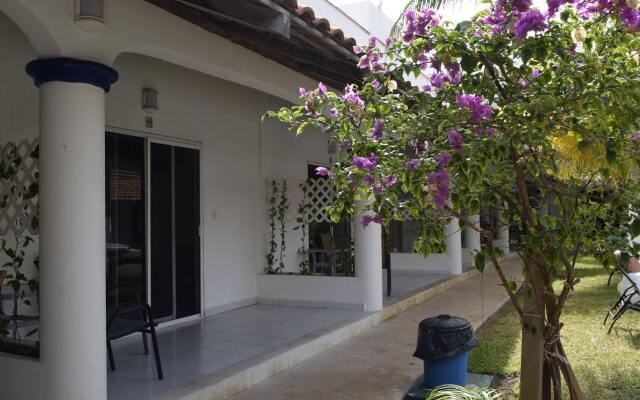 Hotel Plaza Almendros вид на фасад