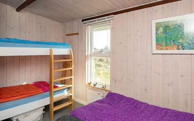 Tranquil Beach Cottage in Rindby-by Traum