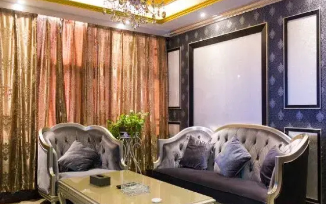 Qi Jinbaihui Business Hotel