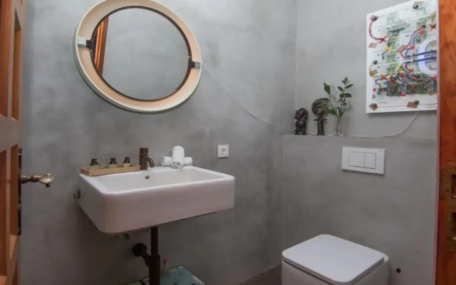 Exclusive Design Villa : 1080 m2, oceanfront, 2 swimming pools.
