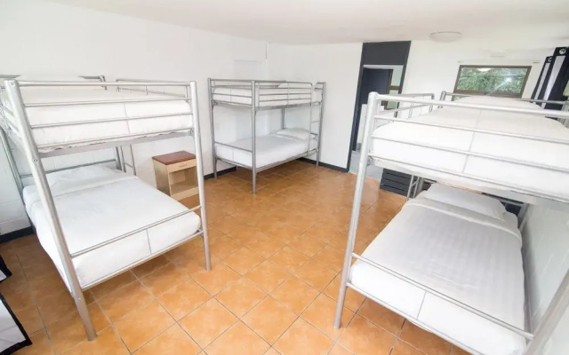 Base Backpackers Airlie Beach Resort