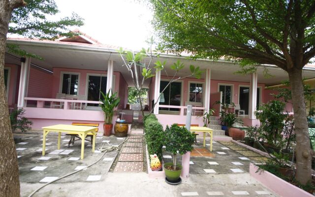 Отель Insook Ko Larn Guesthouse Таиланд, Ко-Лан - отзывы, цены и фото номеров - забронировать отель Insook Ko Larn Guesthouse онлайн